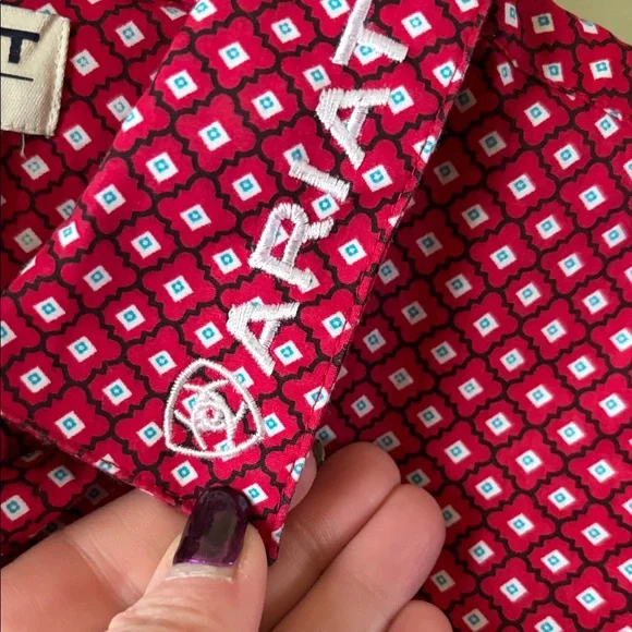 Ariat Women’s Red and White Patterned Shirt - Picture 5 of 11